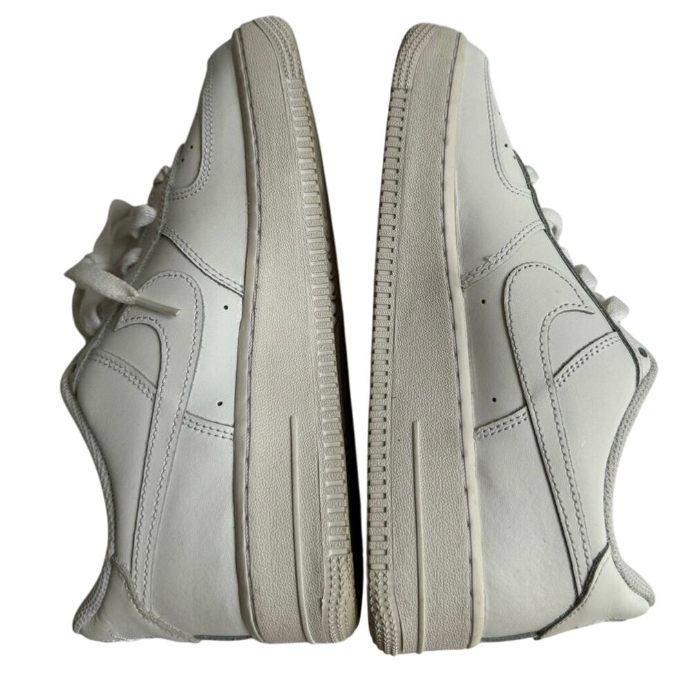 Nike Size 6Y Air Force 1 Low Top Sneakers Womens 7.5 Mens 6 Triple White Retro - Picture 8 of 13